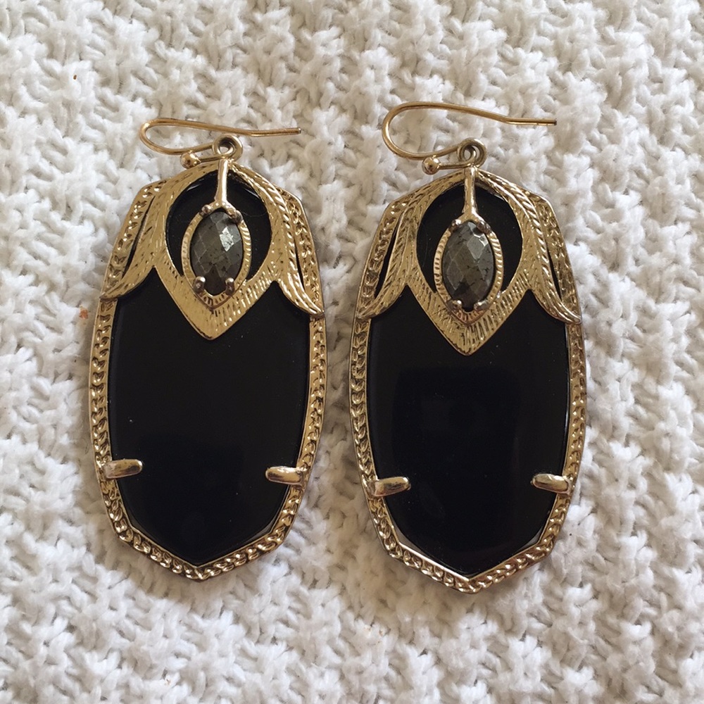 MUST GO ASAP Kendra Scott earrings